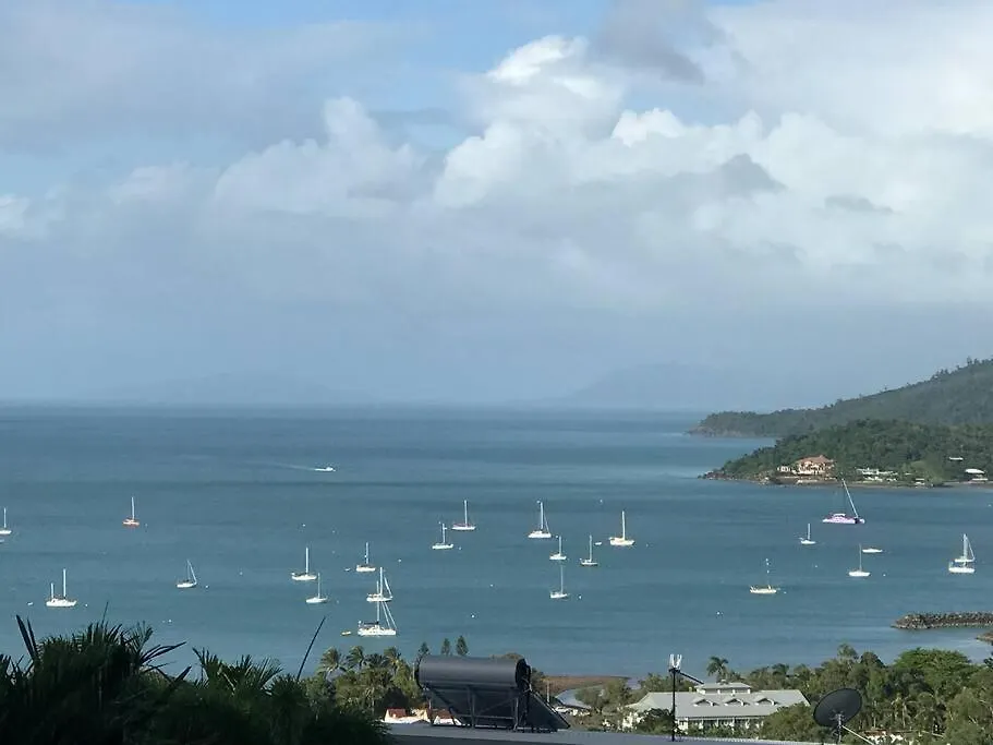 Three A Airlie Seaviews, Pool, Private Spa Airlie Beach Apartment
