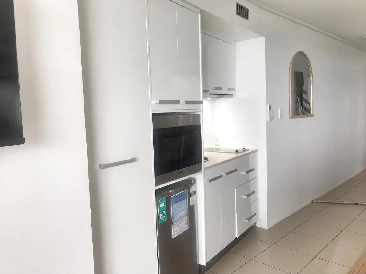 Apartment Three A Airlie Seaviews, Pool, Private Spa Airlie Beach