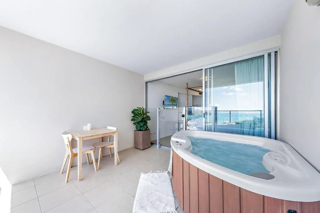 Three A Airlie Seaviews, Pool, Private Spa Airlie Beach Australia