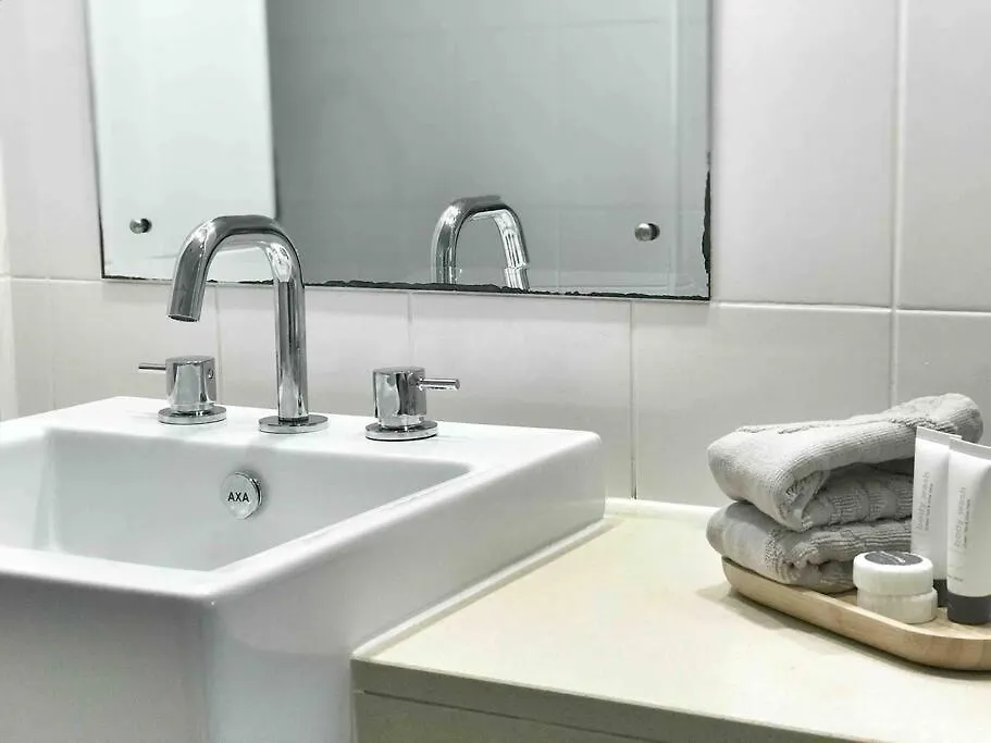 Apartment Three A Airlie Seaviews, Pool, Private Spa Airlie Beach