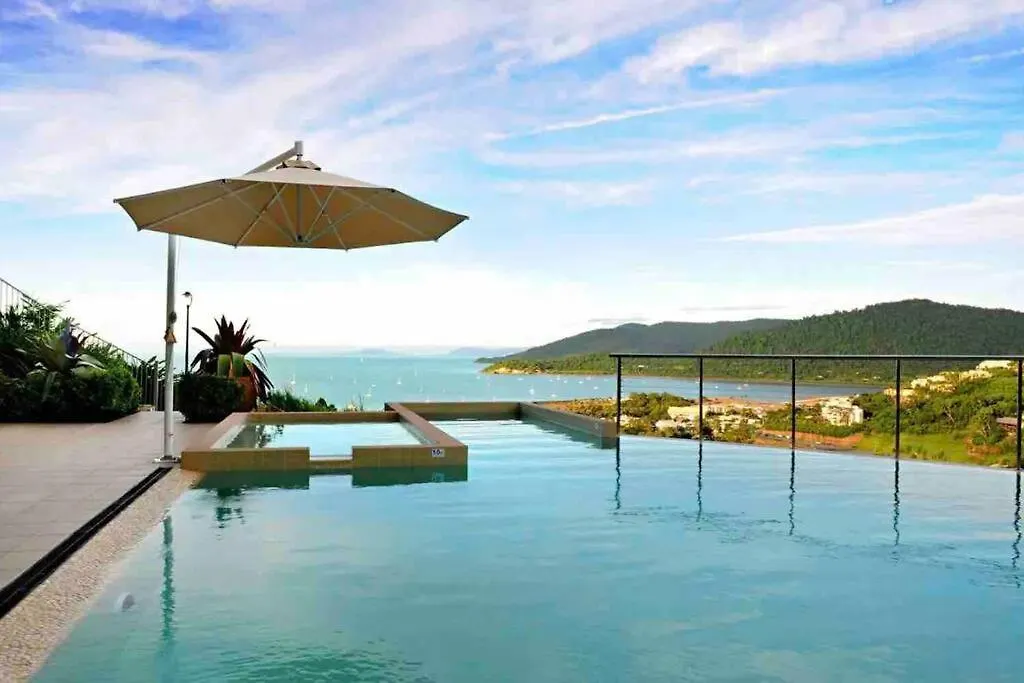 Apartment Three A Airlie Seaviews, Pool, Private Spa Airlie Beach